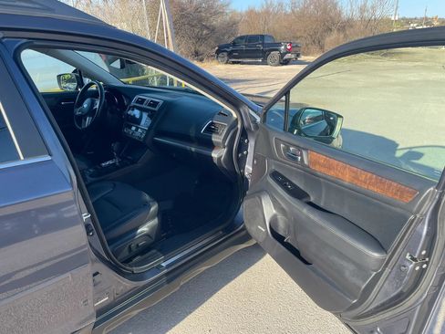Used 2017 Subaru Outback 3.6R Limited AWD/4WD image 9