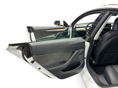 Certified 2022 Tesla Model 3 Long Range AWD/4WD image 10