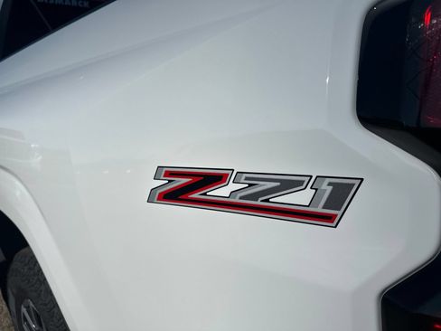 Used 2023 Chevrolet Colorado Z71 w/ Z71 Convenience Package 2 AWD/4WD image 9