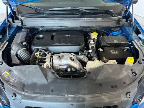 Used 2020 Jeep Cherokee Trailhawk w/ Cold Weather Group image 9