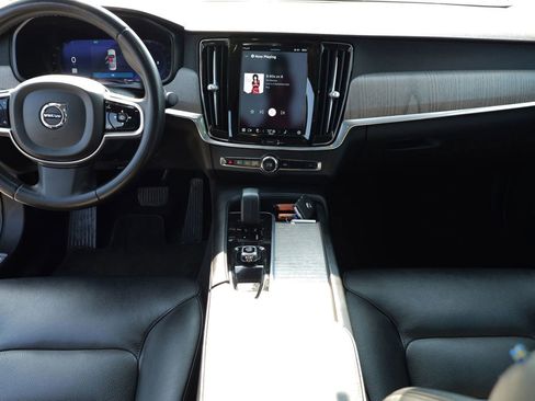 Used 2023 Volvo S90 B6 Plus image 18