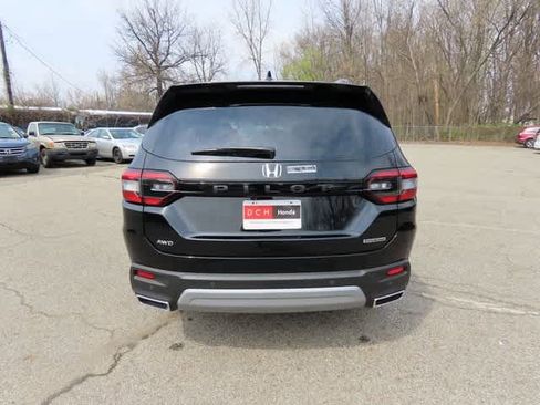 New 2025 Honda Pilot Touring image 5