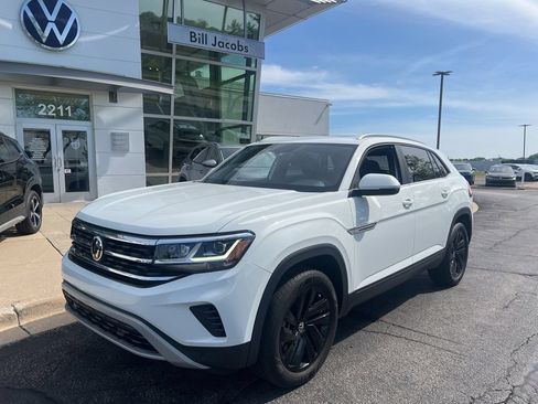 Certified 2023 Volkswagen Atlas Cross Sport SE w/ Panoramic Sunroof Package AWD/4WD image 2