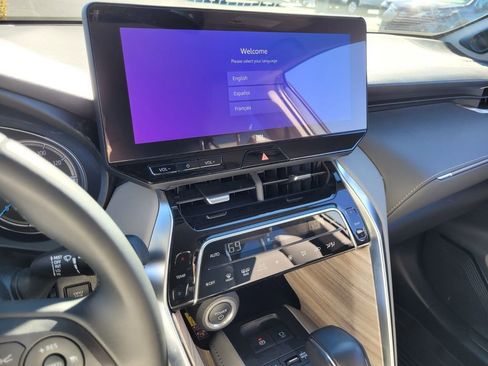 Certified 2024 Toyota Venza XLE image 18