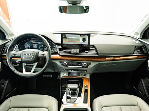 Used 2023 Audi Q5 2.0T Premium Plus w/ Premium Plus Package AWD/4WD image 4