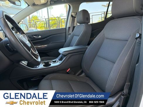 Used 2023 GMC Acadia SLE image 17