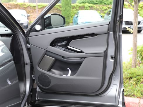 New 2026 Land Rover Range Rover Evoque Dynamic SE AWD/4WD image 9