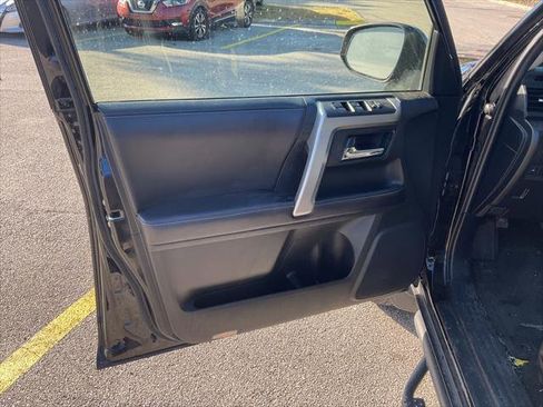 Used 2019 Toyota 4Runner SR5 Premium image 23