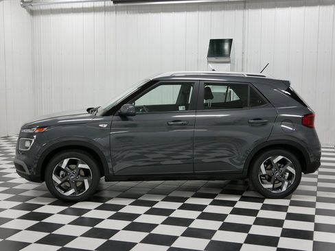 Used 2025 Hyundai Venue SEL image 6