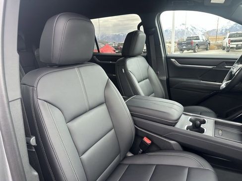 Certified 2025 GMC Acadia Elevation w/ Elevation Premium Package image 18