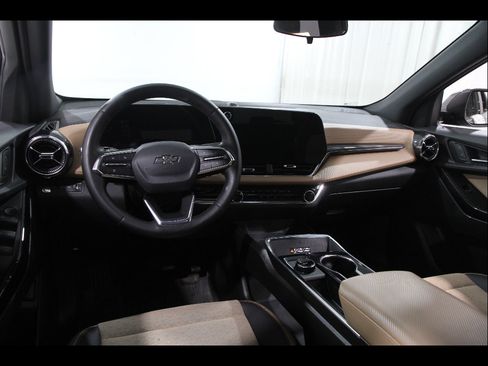 Used 2026 Chevrolet Equinox ACTIV AWD/4WD image 6
