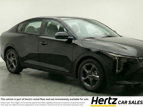 Used 2025 Kia K4 LXS image 1