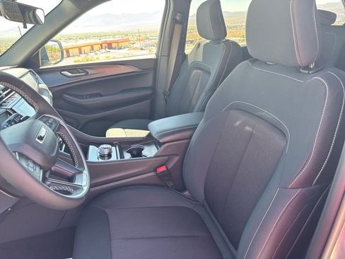 New 2025 Jeep Grand Cherokee Laredo X image 9