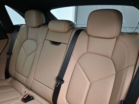 Used 2026 Porsche Macan image 6