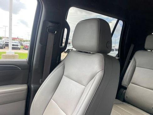 Used 2022 GMC Yukon SLT w/ SLT Luxury Package RWD image 6