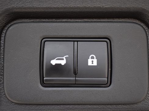 Used 2025 Nissan Rogue SV AWD/4WD image 18