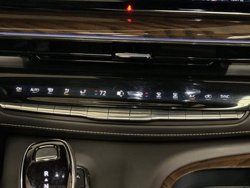 Used 2024 Cadillac Escalade Sport Platinum w/ LPO, ONYX Package image 21