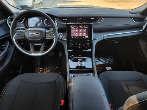 New 2025 Jeep Grand Cherokee Laredo AWD/4WD image 3