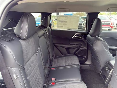 New 2026 Mitsubishi Outlander SE image 10