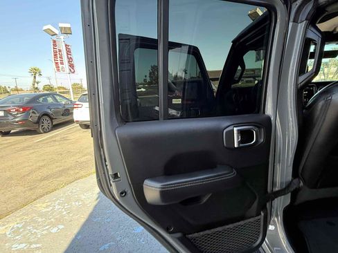 Used 2022 Jeep Wrangler Unlimited Sahara w/ Cold Weather Group AWD/4WD image 82