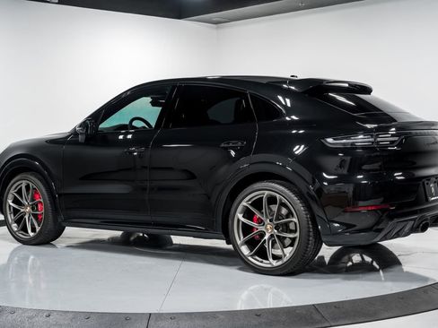 Used 2023 Porsche Cayenne GTS AWD/4WD image 5