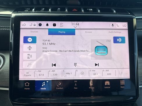 Used 2023 Jeep Grand Cherokee L Limited w/ Black Appearance Package image 38