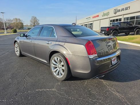 Used 2019 Chrysler 300 Limited RWD image 8