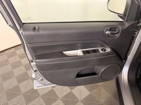 Used 2016 Jeep Compass High Altitude FWD image 18
