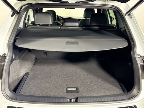 Certified 2023 Volkswagen Tiguan SEL R-Line AWD/4WD image 24
