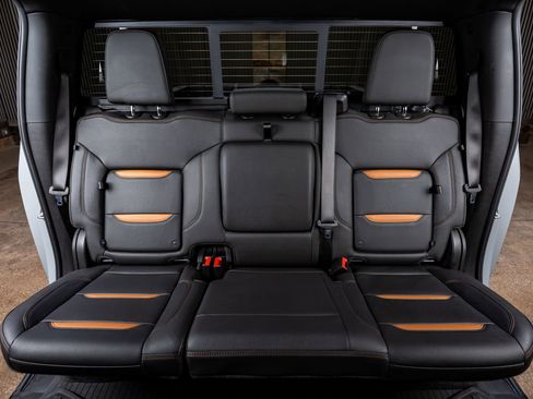 Used 2025 GMC Sierra 2500 AT4 w/ AT4 Premium Plus Package image 35