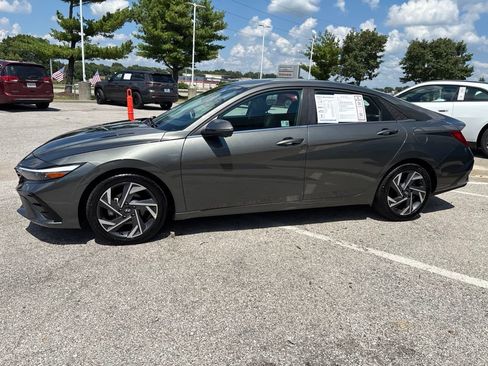 Used 2024 Hyundai Elantra Limited FWD image 16