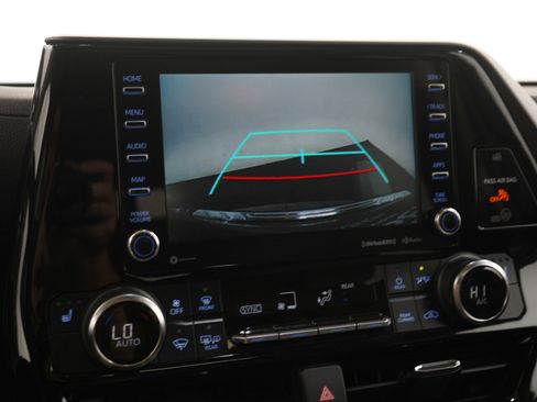 Used 2022 Toyota Highlander XLE image 27