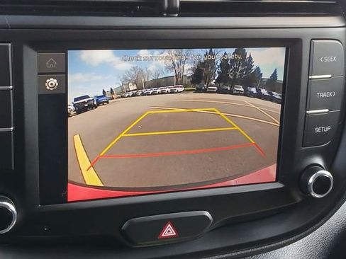 Certified 2025 Kia Soul LX w/ LX Technology Package FWD image 17