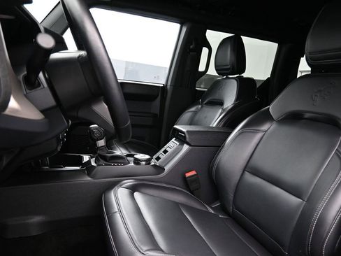 Used 2025 Ford Bronco Outer Banks image 17