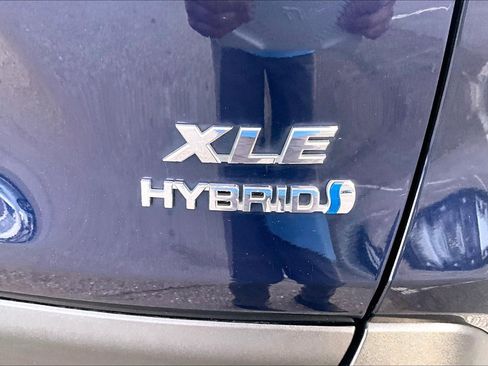 Used 2021 Toyota RAV4 XLE image 8