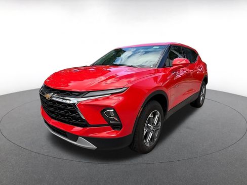 Used 2025 Chevrolet Blazer LT FWD image 4