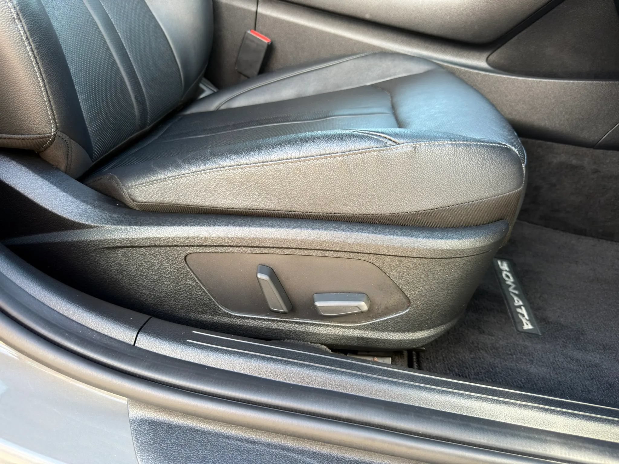 Used 2022 Hyundai Sonata Limited w/ Cargo Package FWD image 8