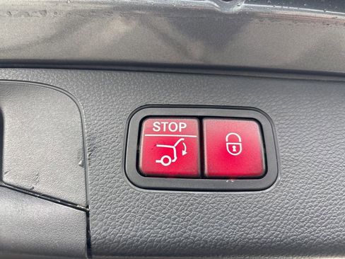 Used 2021 Mercedes-Benz GLC 300 GLC 300 image 25