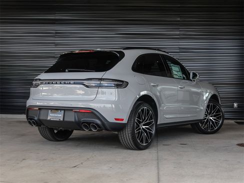 Certified 2025 Porsche Macan image 7