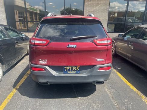 Used 2016 Jeep Cherokee Latitude AWD/4WD image 4