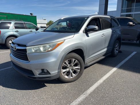 Used 2015 Toyota Highlander XLE AWD/4WD image 3