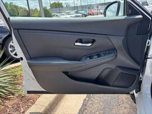 Used 2025 Nissan Sentra SV FWD image 18