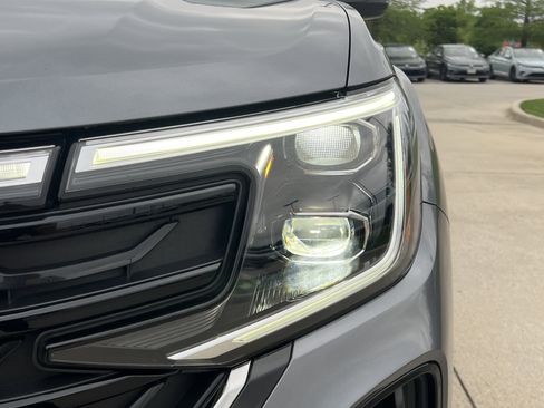 Used 2024 Volkswagen Atlas Cross Sport SE w/ Panoramic Sunroof Package image 6