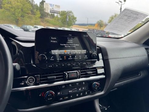 Used 2023 Nissan Pathfinder SL image 30