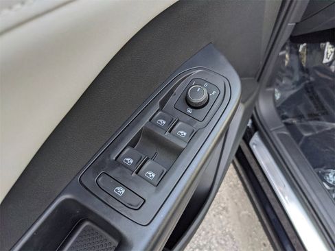 New 2025 Volkswagen Taos SE image 20