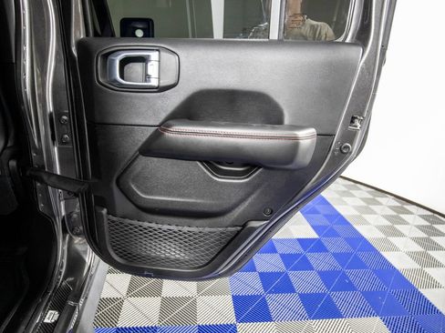 Used 2024 Jeep Gladiator Rubicon w/ Technology Group AWD/4WD image 18