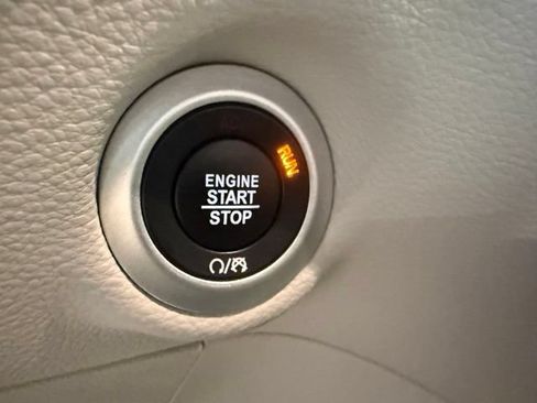 Used 2022 Chrysler Pacifica Touring-L FWD image 15