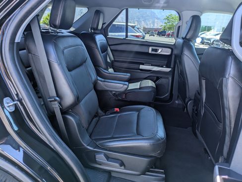 Used 2022 Ford Explorer Limited w/ Equipment Group 301A AWD/4WD image 34