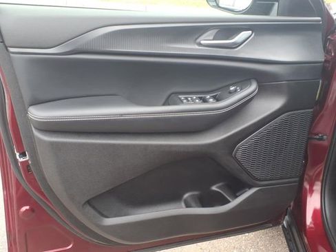 Used 2023 Jeep Grand Cherokee Altitude image 8