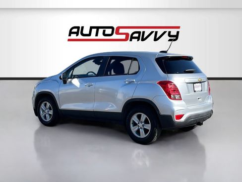 Used 2022 Chevrolet Trax LS w/ Tint and Cruise Package FWD image 5